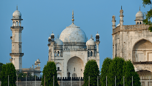 Bibi Ka Maqbara in Aurangabad, Maharashtra – a Mughal-era mausoleum resembling the Taj Mahal, surrounded by lush greenery and minarets